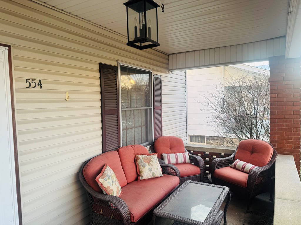 554 Laurel Street Property Photo 4