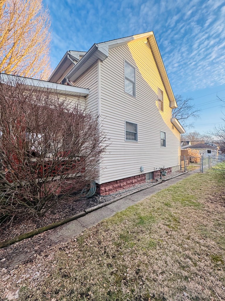 554 Laurel Street Property Photo 5