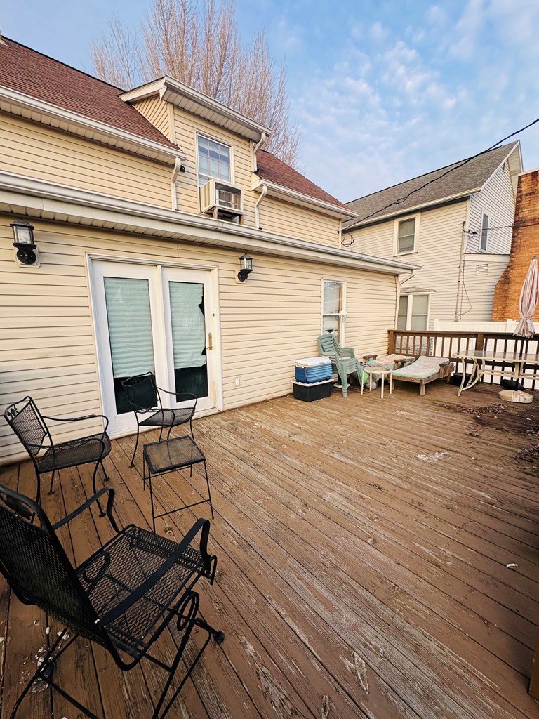 554 Laurel Street Property Photo 14