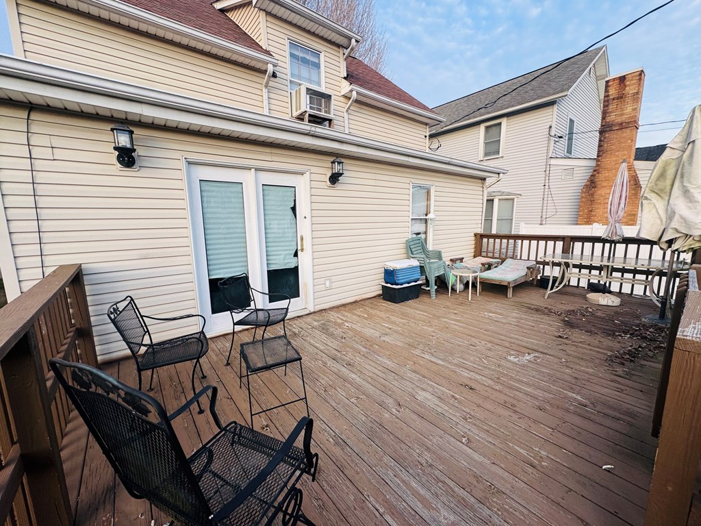 554 Laurel Street Property Photo 15