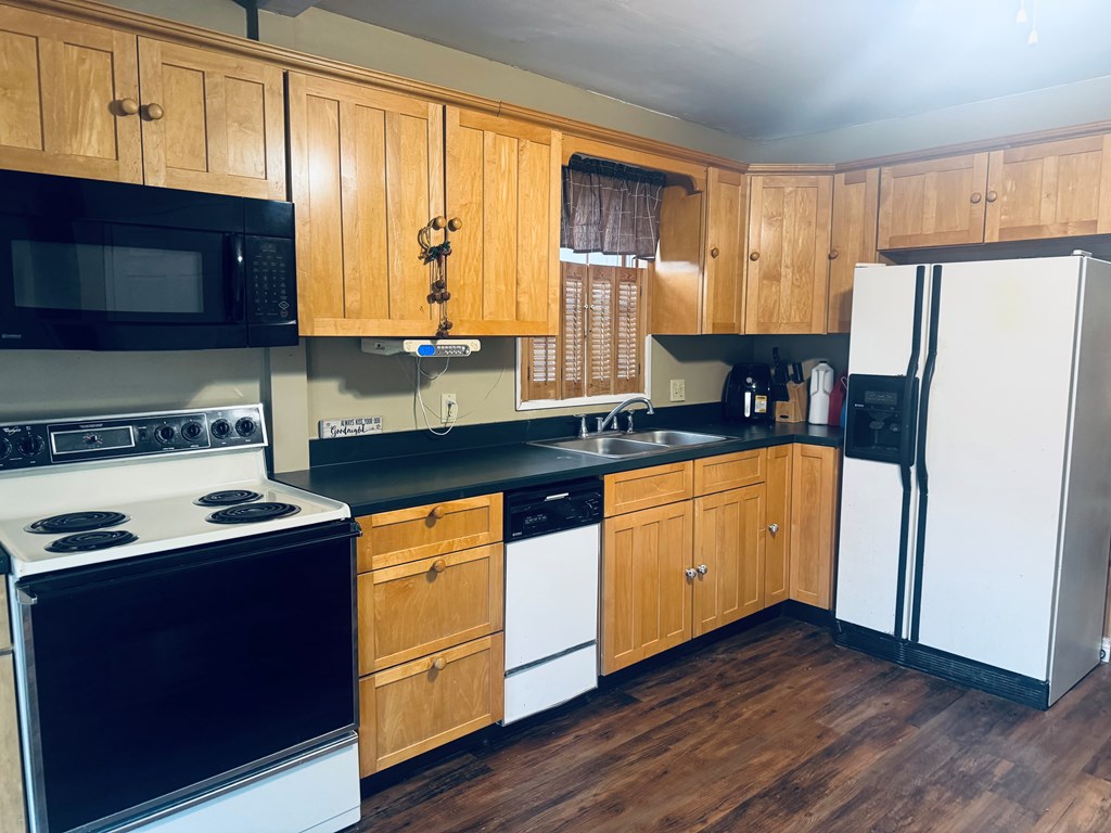 554 Laurel Street Property Photo 23