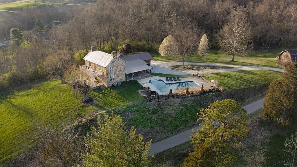 213 S Benner Hill Road Property Photo 1