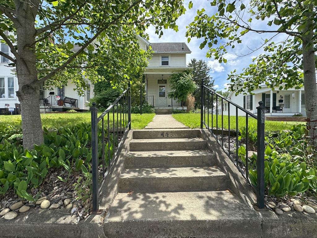 445 E Main Street Property Photo 1
