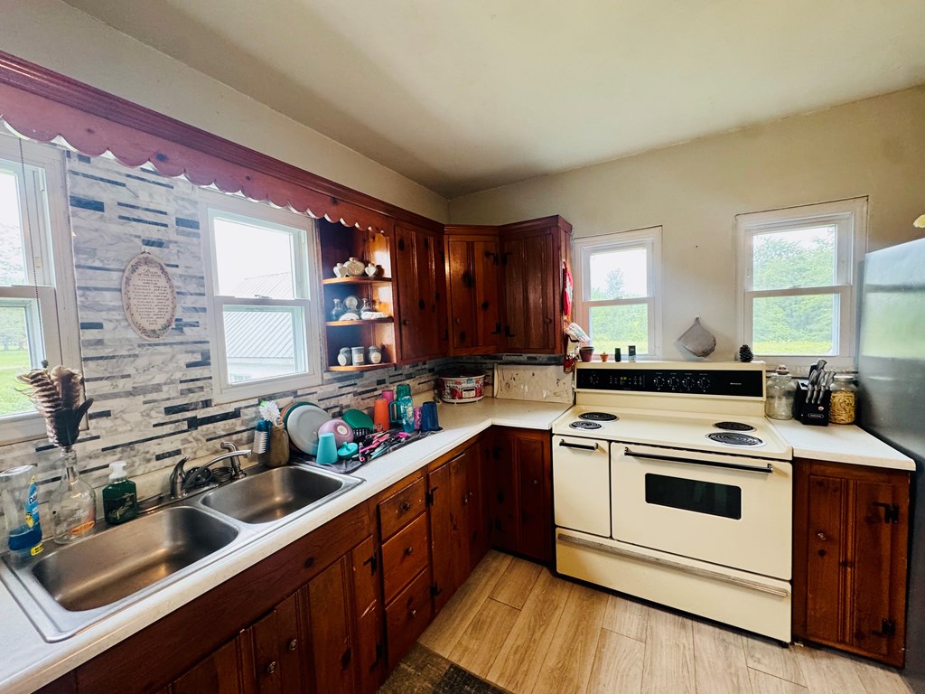 288 Graces Run Road Property Photo 6