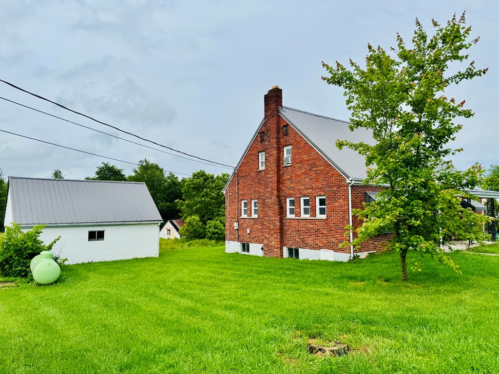 288 Graces Run Road Property Photo 16