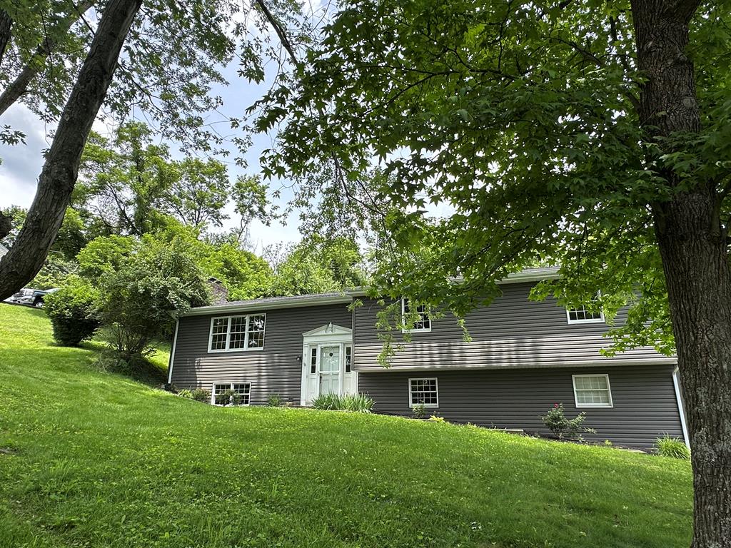 9 Applewood Drive Property Photo 1