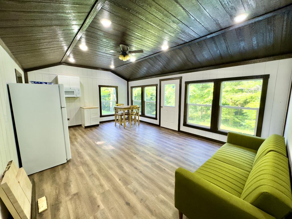 4999 Auerville Road Property Photo 1