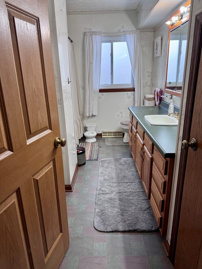 1951 Mayhew Road Property Photo 7