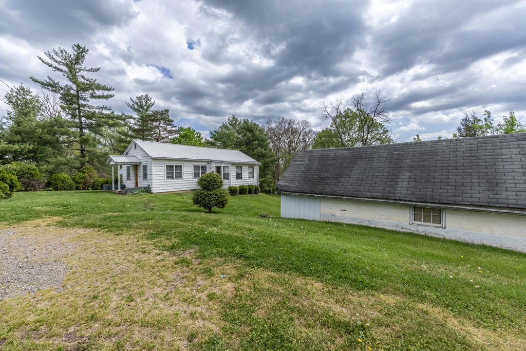 316 E Burlington Road Property Photo 4