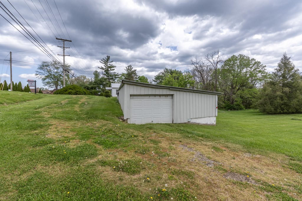 316 E Burlington Road Property Photo 5