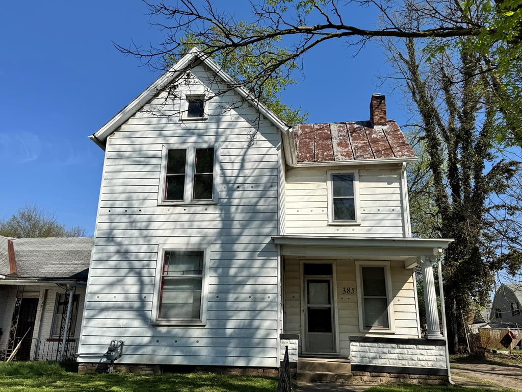 385 E 4th St Property Photo 1