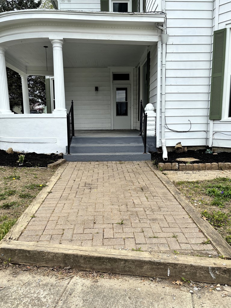 31 Pickaway Property Photo 5