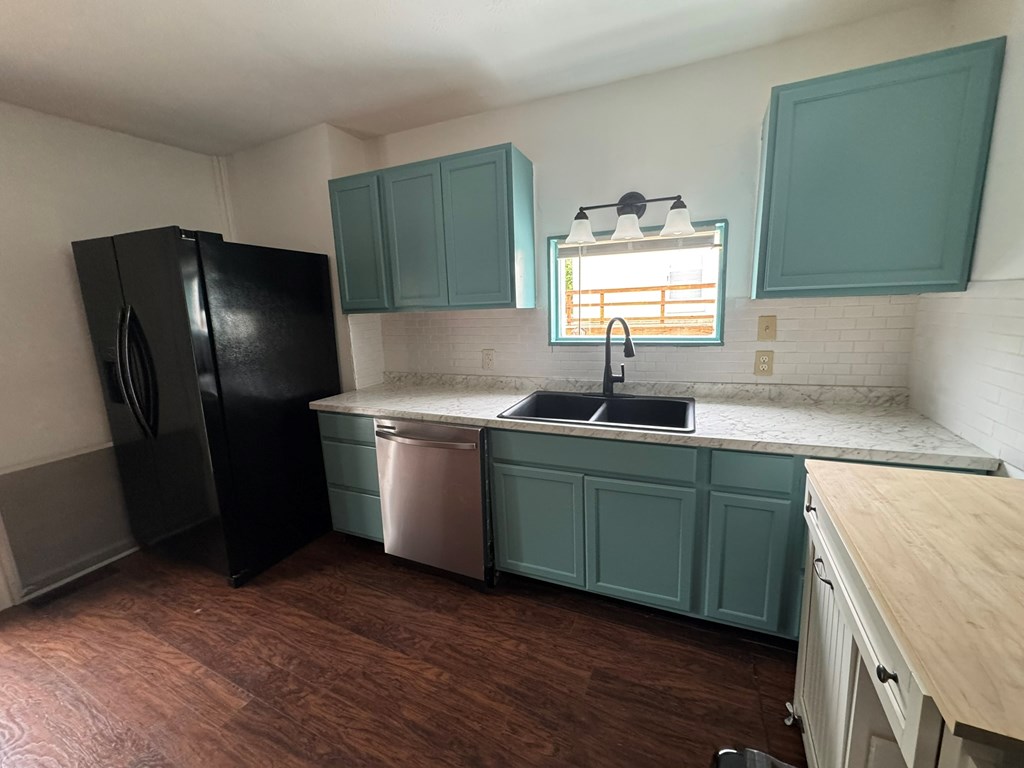 2 Vine Street Property Photo 4
