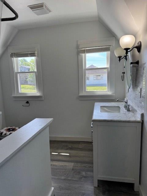 110 S Pearl Property Photo 6