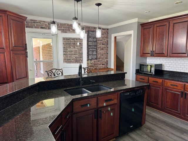 110 S Pearl Property Photo 23