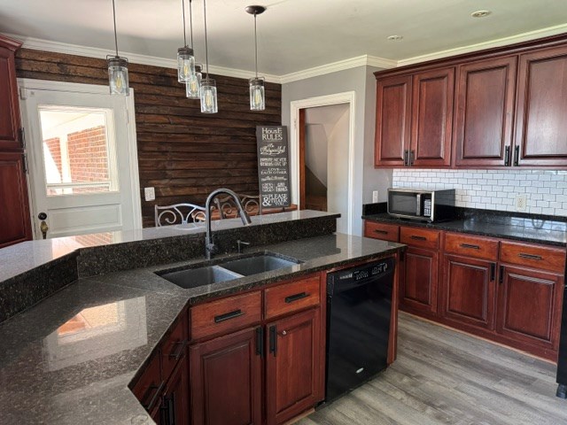 110 S Pearl Property Photo 49