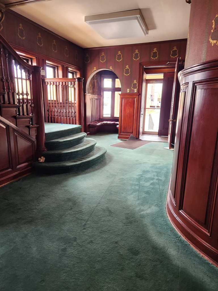 16 E Broadway St. Property Photo 5