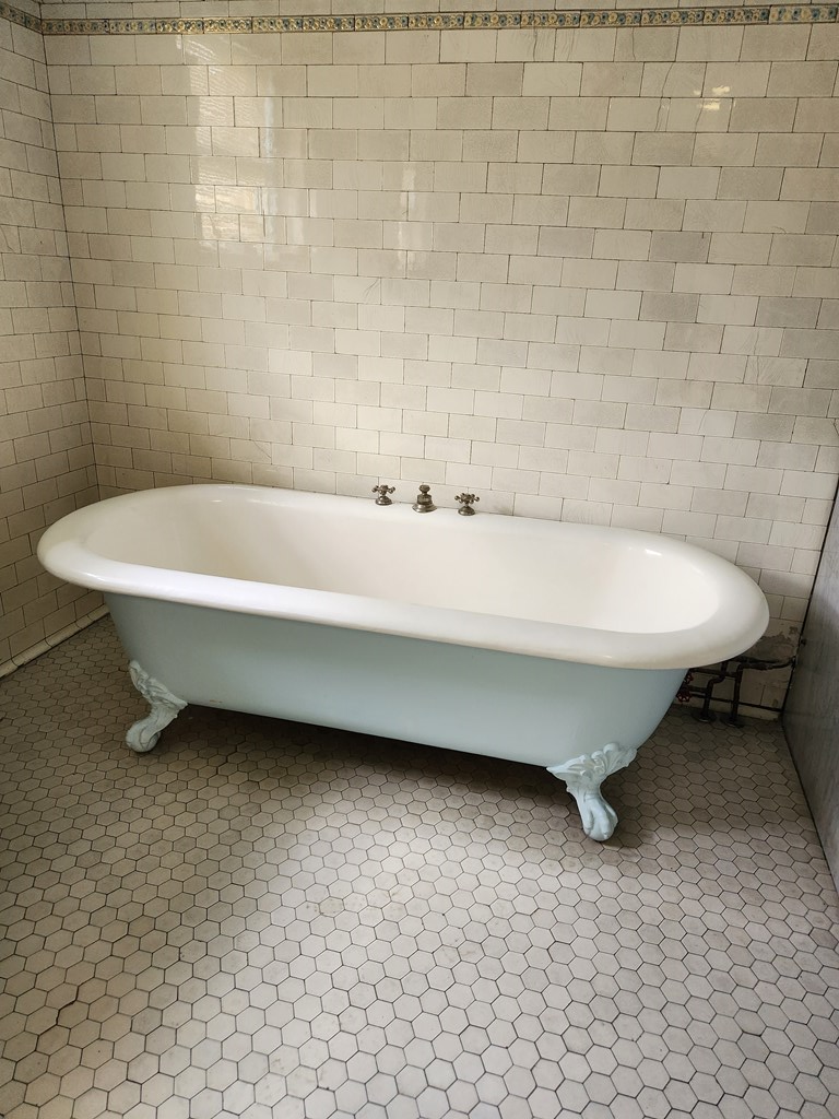 16 E Broadway St. Property Photo 10