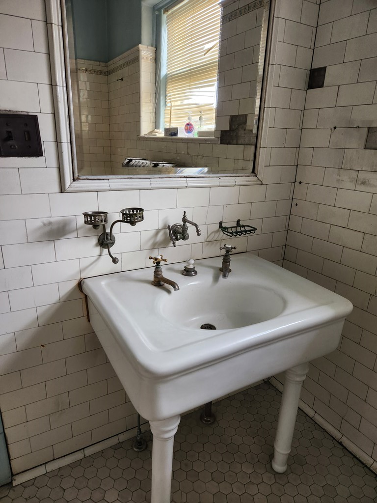 16 E Broadway St. Property Photo 11