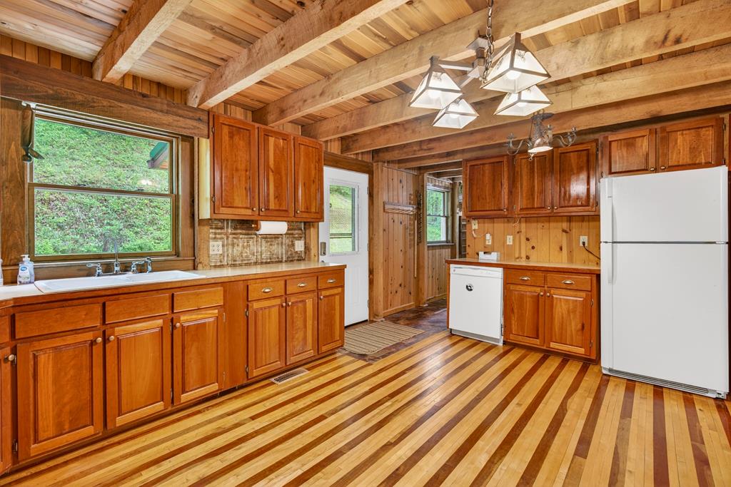 768 Woodruff Road Property Photo 15