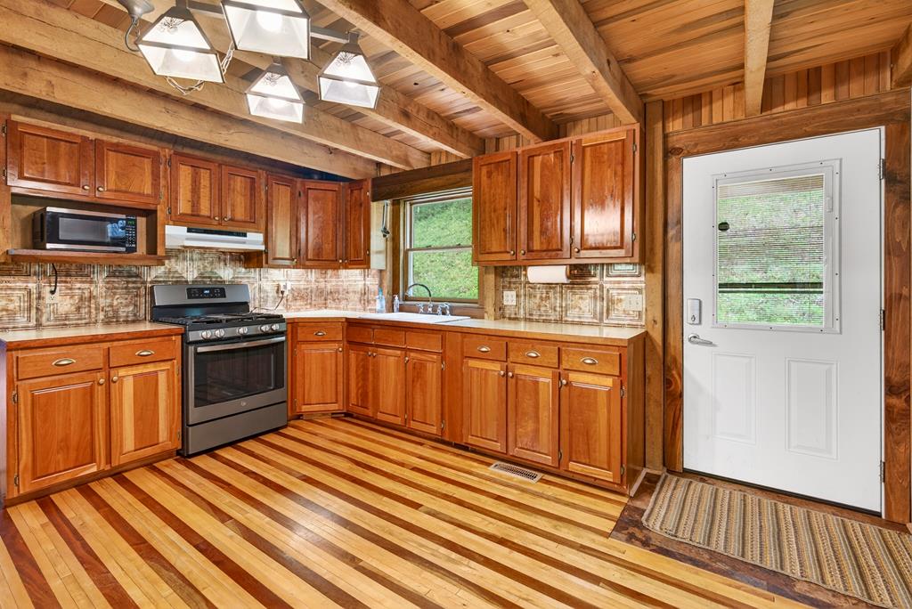 768 Woodruff Road Property Photo 16