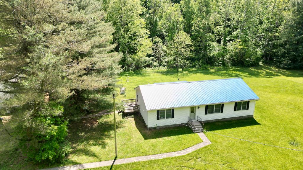 1574 Lick Run Road Property Photo 1