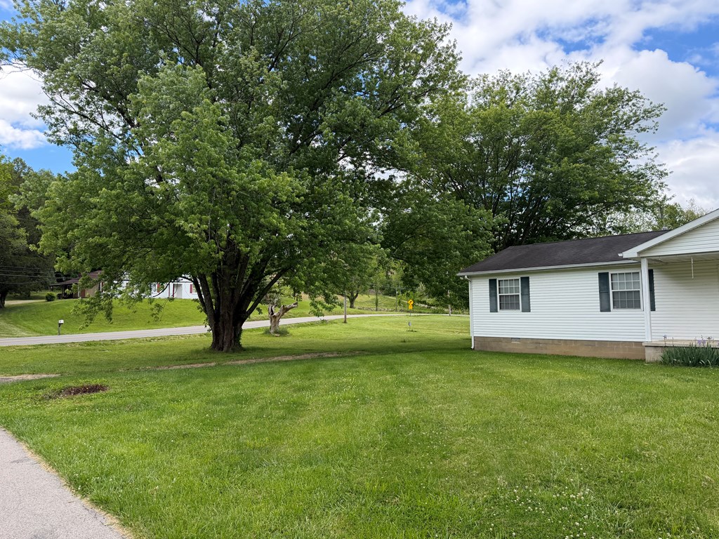 25 Lakeview Drive Property Photo 2