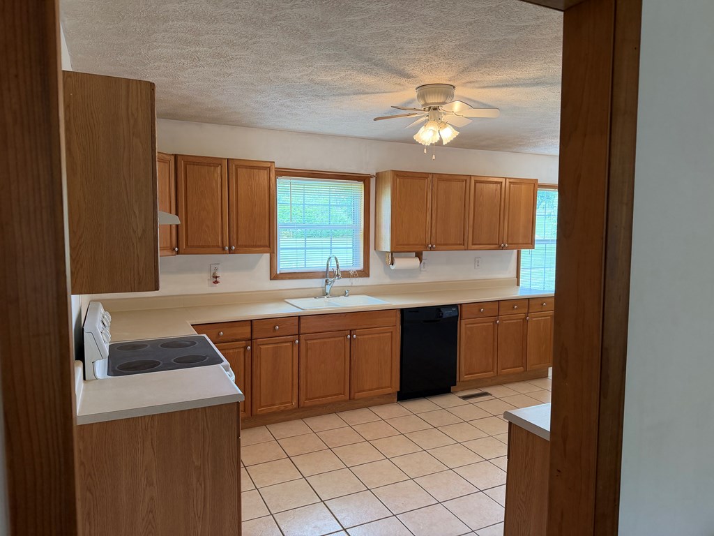 25 Lakeview Drive Property Photo 13