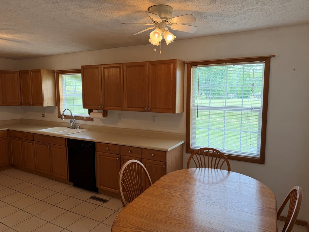 25 Lakeview Drive Property Photo 17