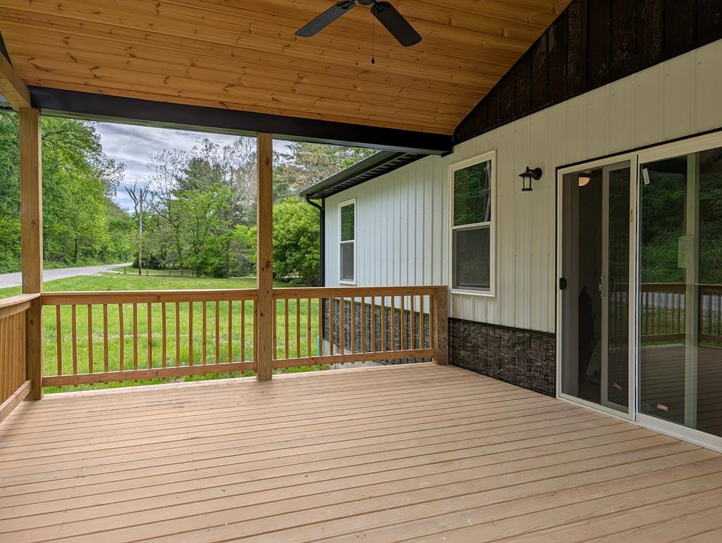 2765 Bobo Road Property Photo 3