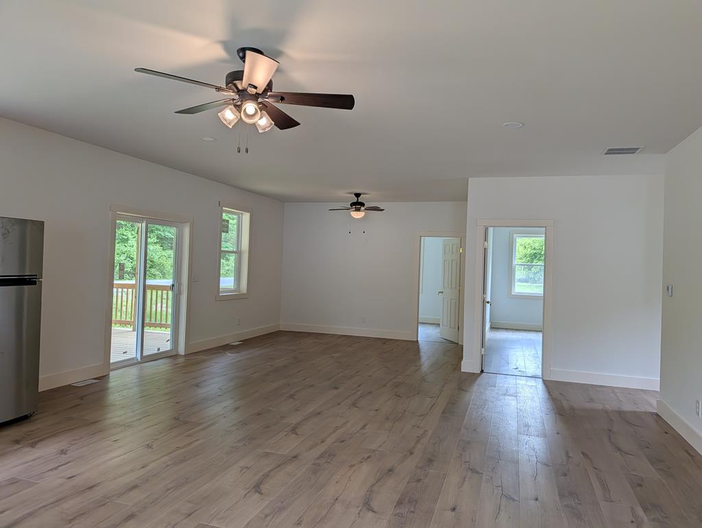 2765 Bobo Road Property Photo 4