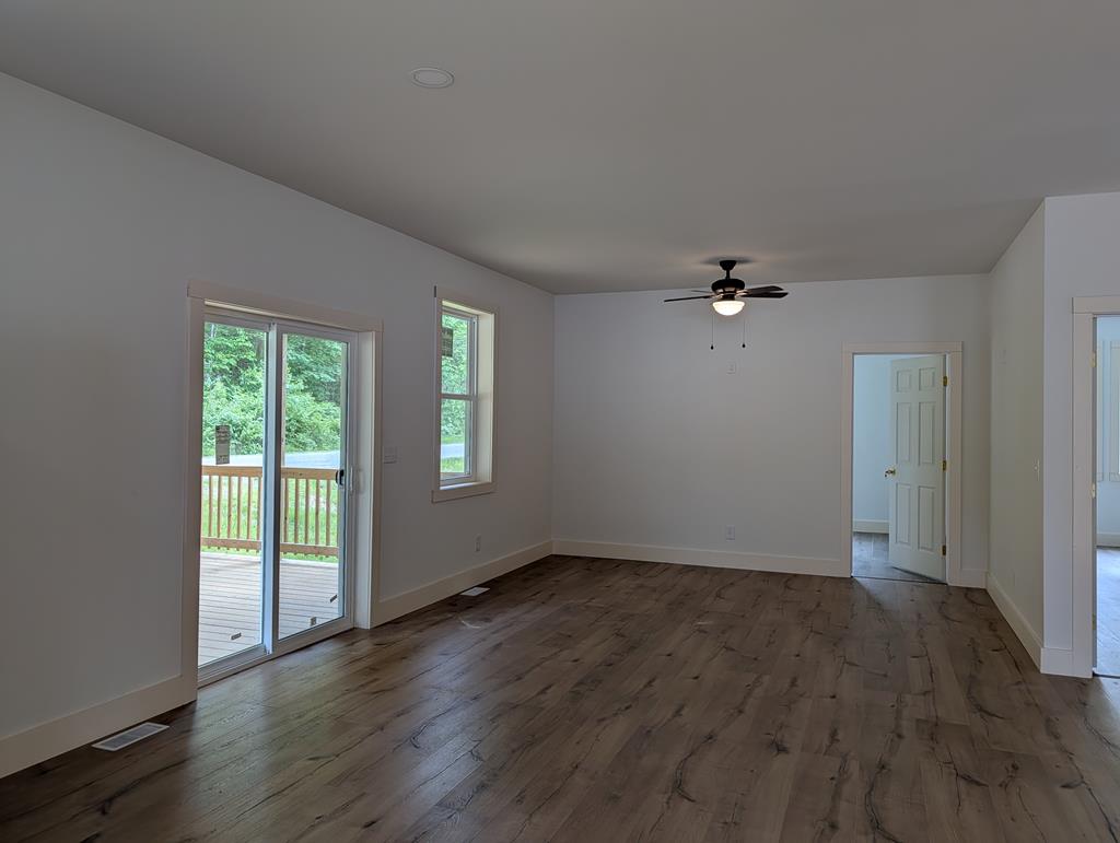 2765 Bobo Road Property Photo 5
