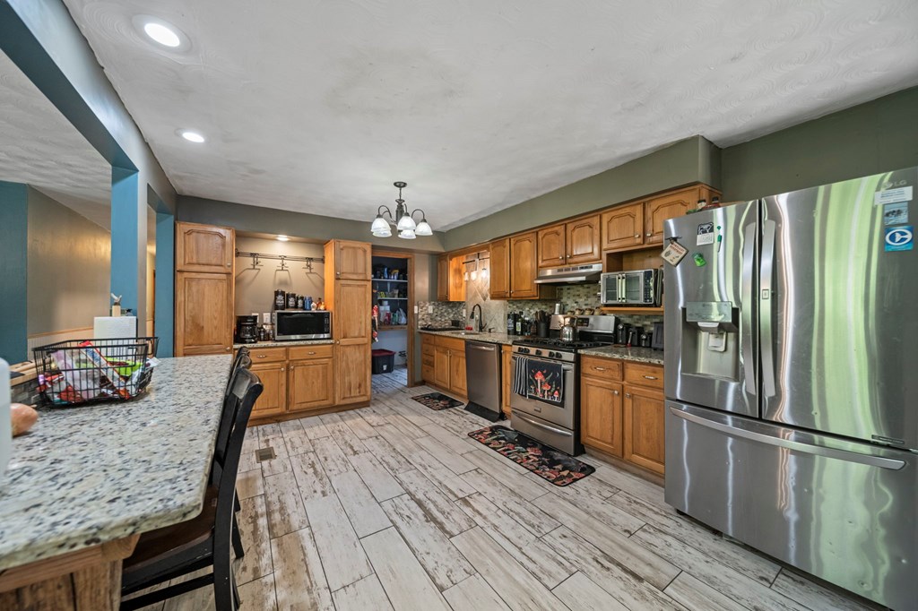 2840 Henley Comstock Property Photo 28