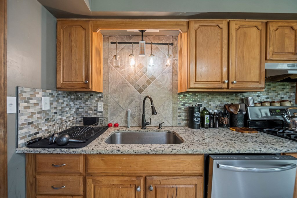 2840 Henley Comstock Property Photo 30