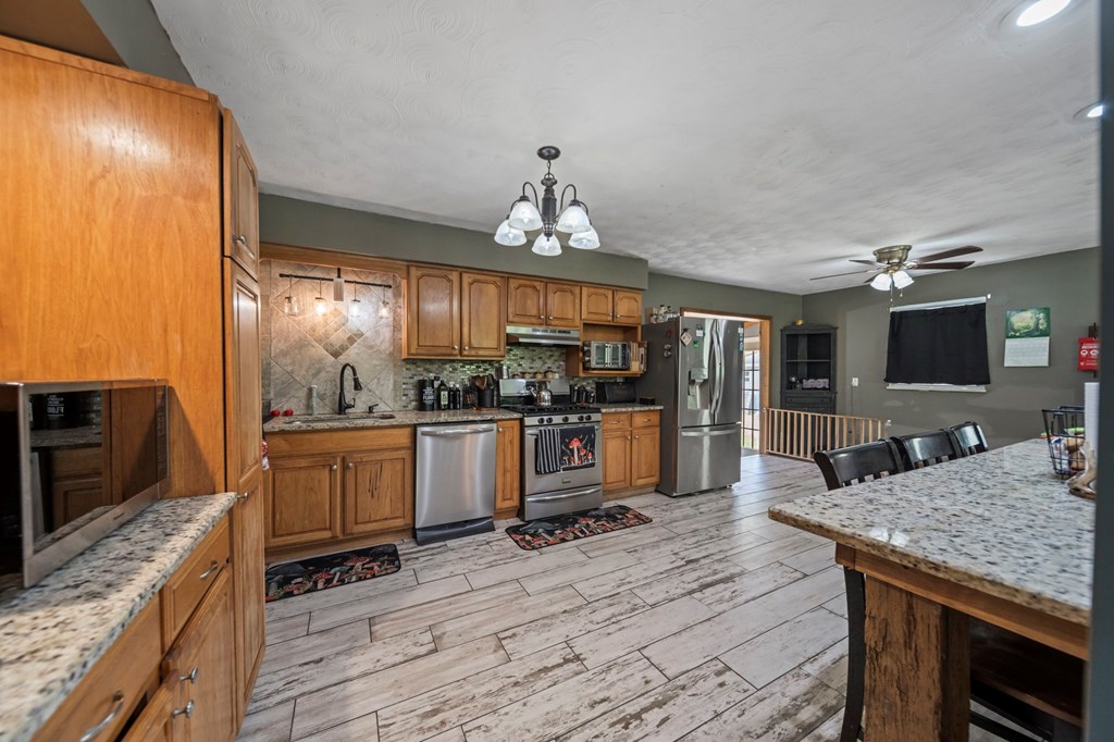 2840 Henley Comstock Property Photo 33