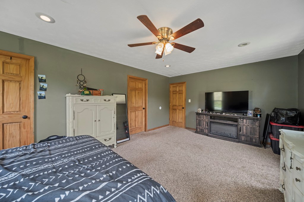 2840 Henley Comstock Property Photo 54
