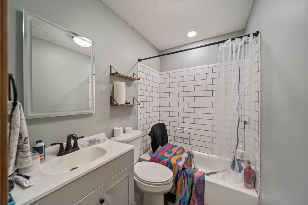 2840 Henley Comstock Property Photo 67