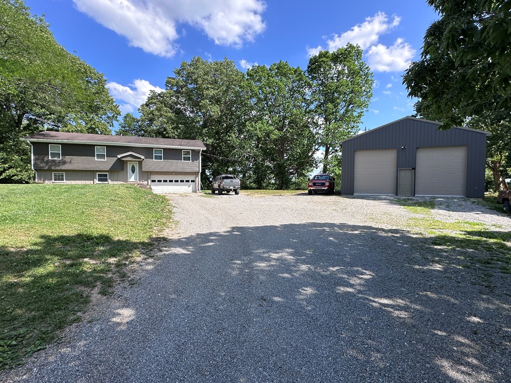 904 Heading Lane Property Photo 2