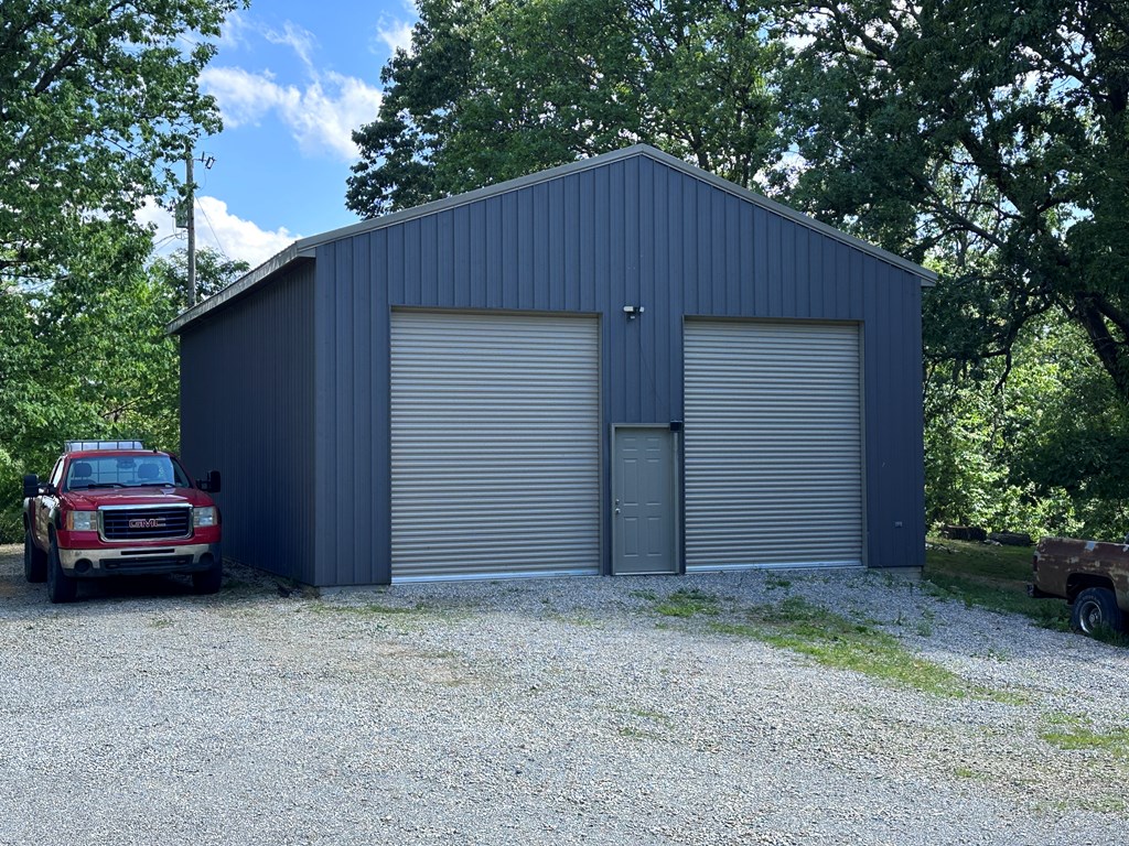 904 Heading Lane Property Photo 3