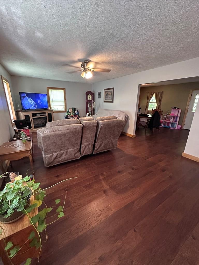 904 Heading Lane Property Photo 10