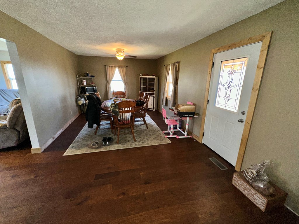 904 Heading Lane Property Photo 12