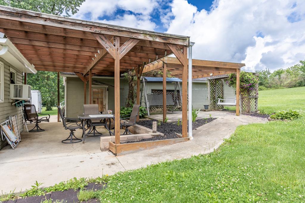 125 Longworth Property Photo 3
