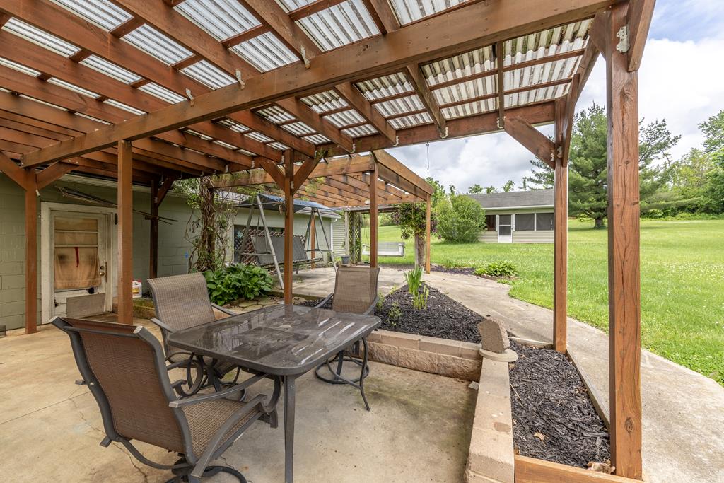 125 Longworth Property Photo 4