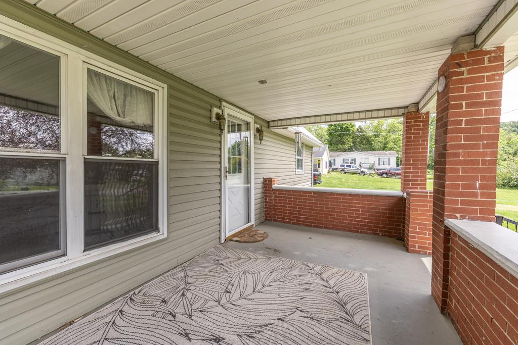 125 Longworth Property Photo 17