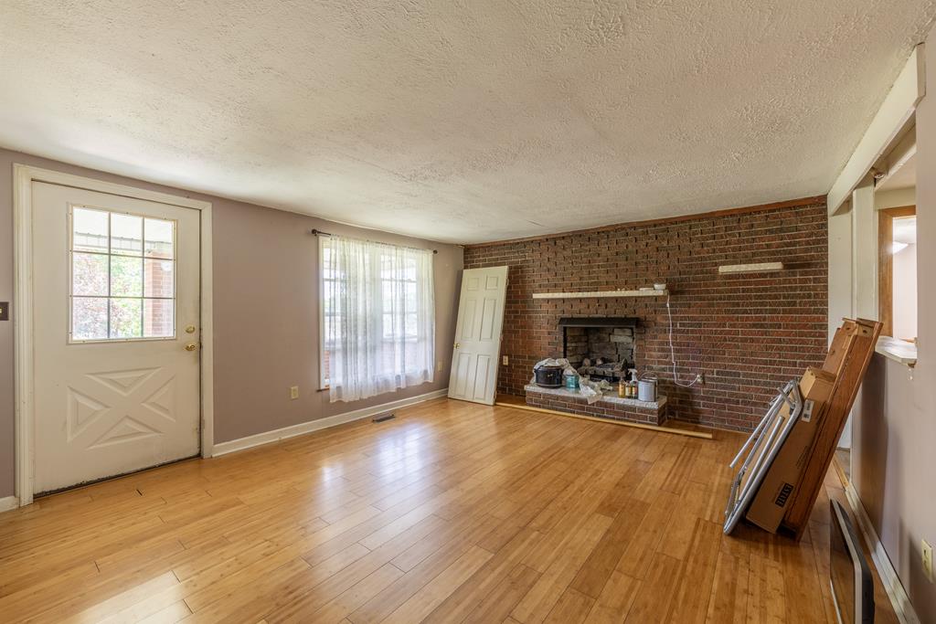 125 Longworth Property Photo 27