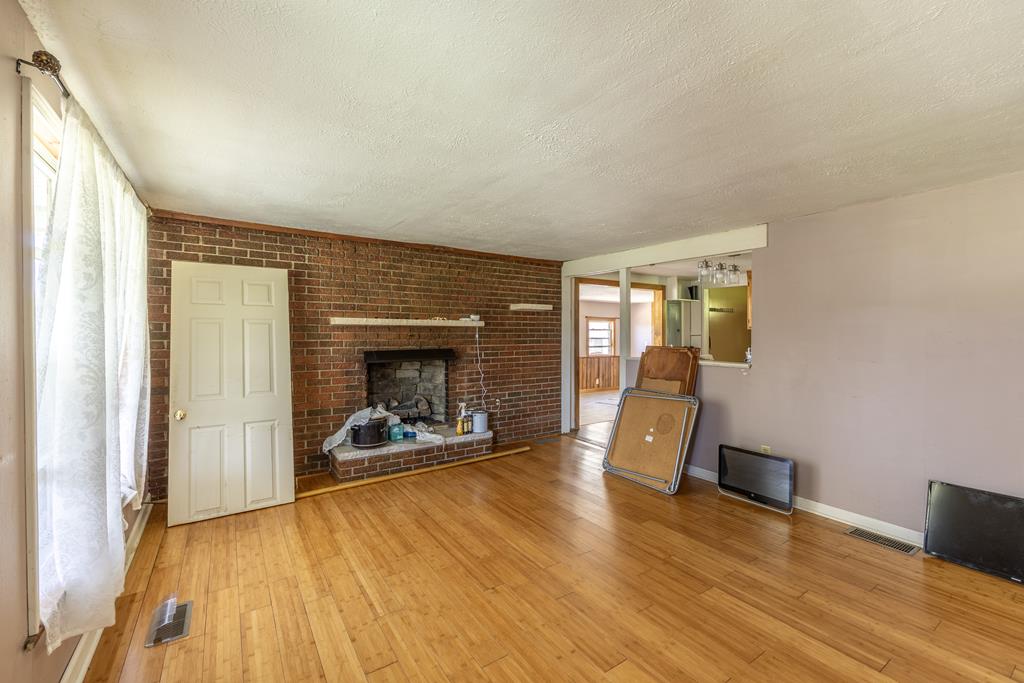 125 Longworth Property Photo 28