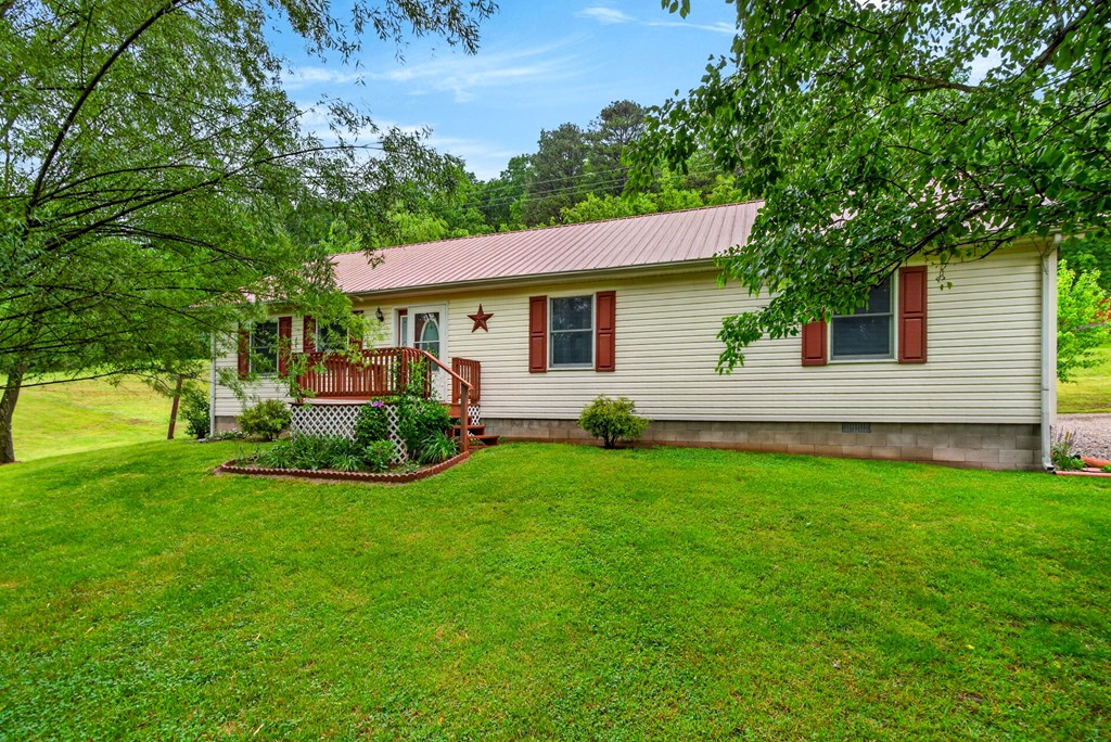 677 Centerville Road Property Photo 4