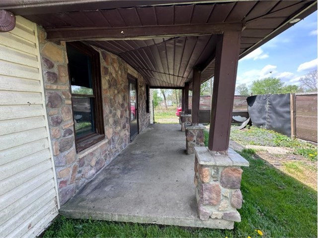 64922 Commercial St Property Photo 4