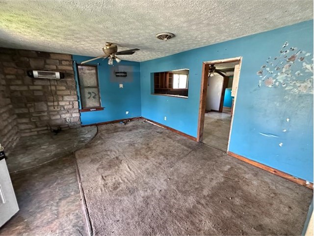 64922 Commercial St Property Photo 5