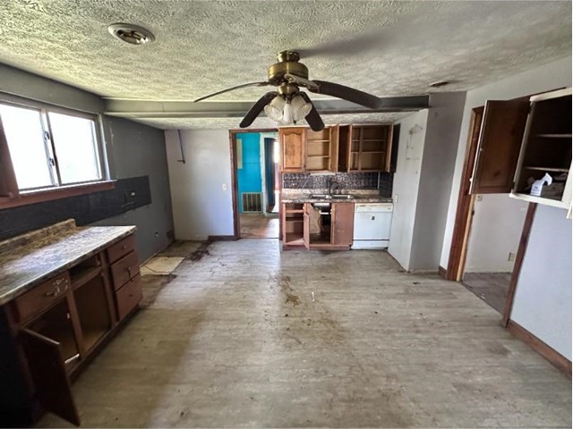 64922 Commercial St Property Photo 6